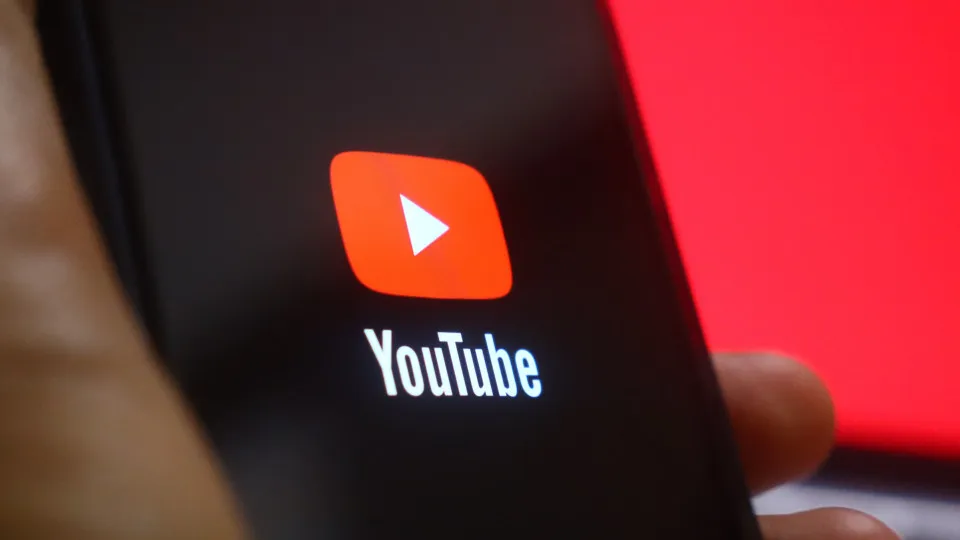 YouTube vai usar IA para melhorar os vídeos que vê na...