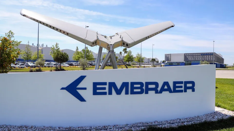 Lucros da Embraer até setembro recuam 66% para 86,85 milhões
