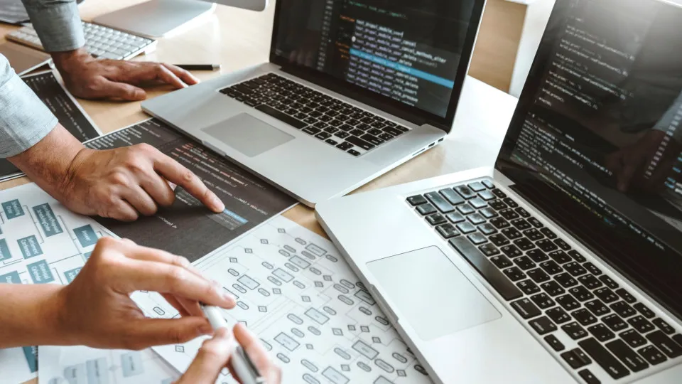 Pessoas "não acreditam" nas instituições democráticas devido