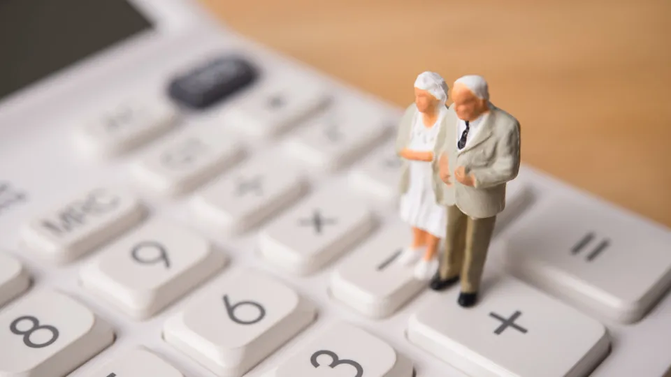 Idade da reforma sobe em 2027. Saiba até quando vai ter de