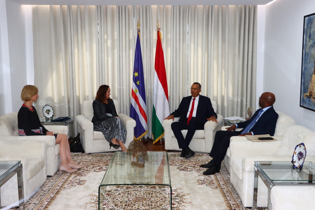 Cabo Verde e Hungria Reforçam Cooperação Com Protocolo Que...