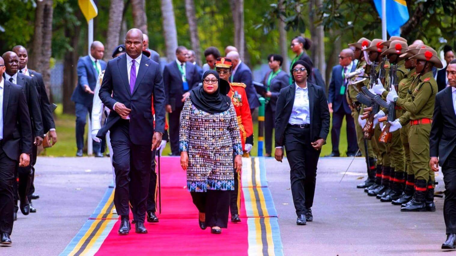 Chapo alvo de críticas por comparecer a investidura marcada