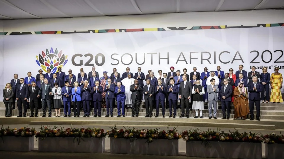 Chefes de Estado e de Governo adoptam declaração conjunta no...