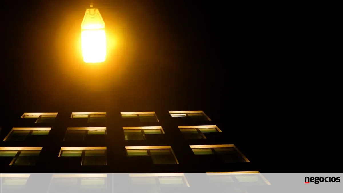 E-Redes diz que há menos de 300 clientes sem energia e dá