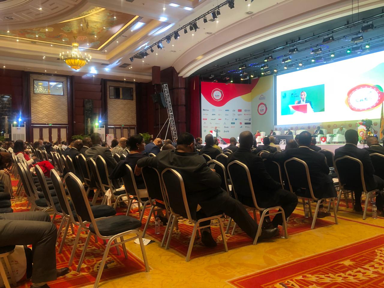 Empresários Dizem Que Impostos "Sufocam Economia" e Pedem