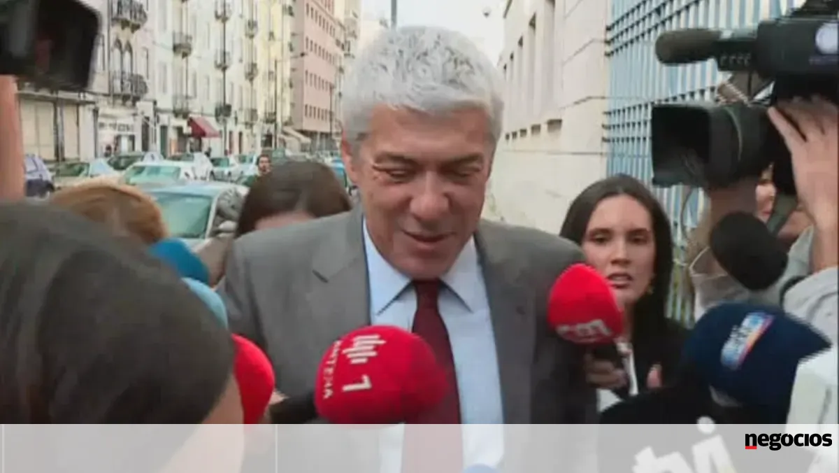 Ex-secretária admite que recebeu dinheiro de Sócrates