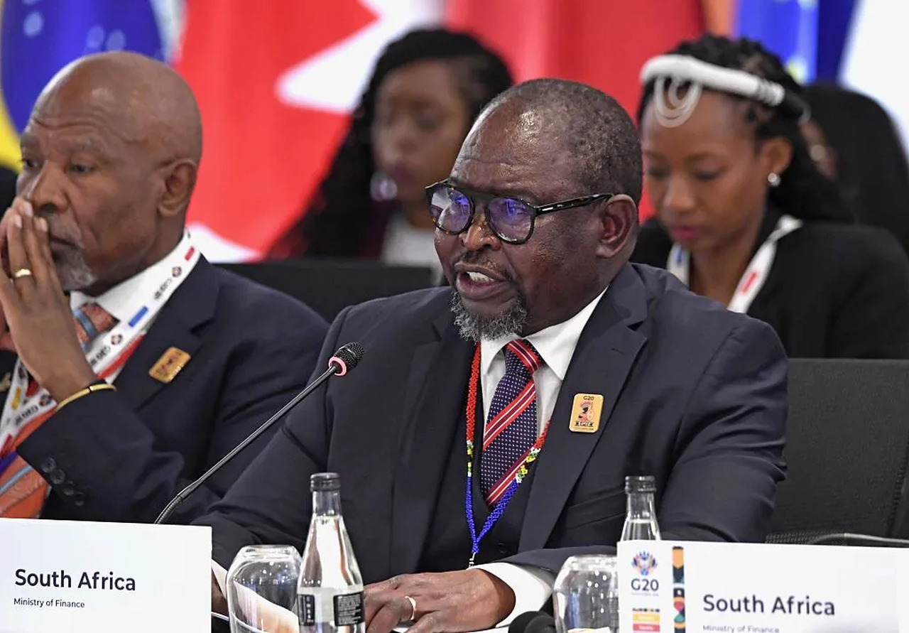 Governo Apela ao Sector Privado Para Desbloquear Capitais e...