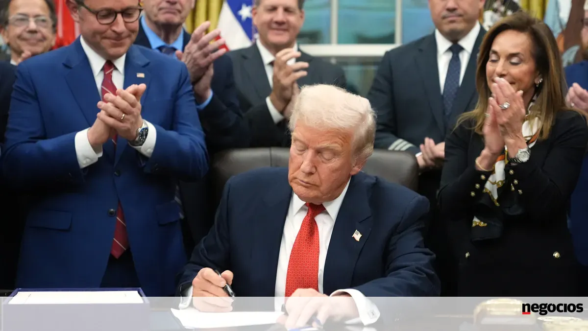 Governo federal dos EUA volta a funcionar após assinatura de