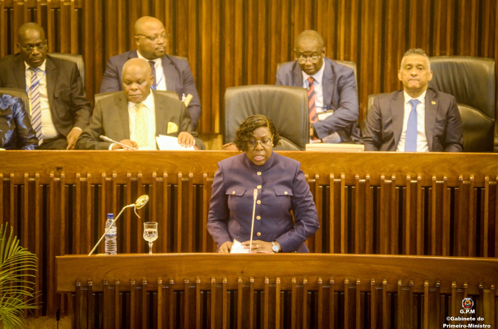 Governo no parlamento a responder questões de insistência