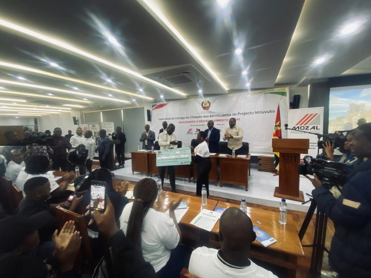 Mozal e Gapi Entregam Mais de 5 Milhões de Meticais a