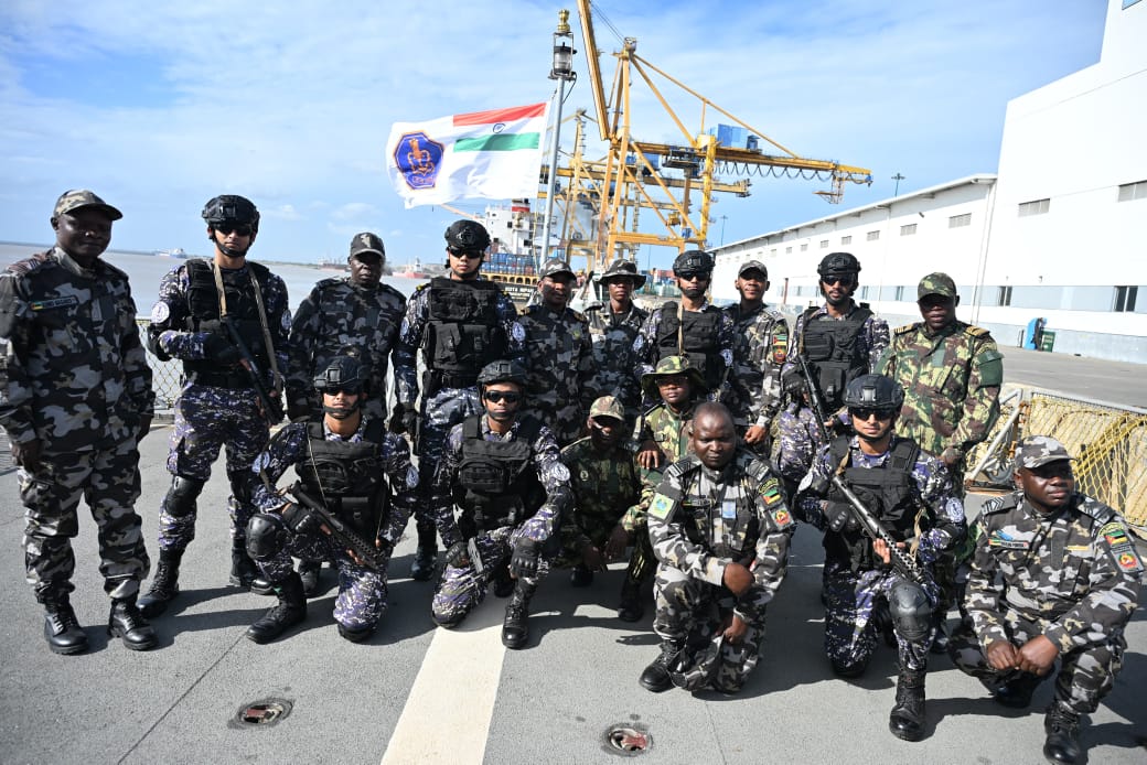 Navio indiano Savitri deixa porto de Beira