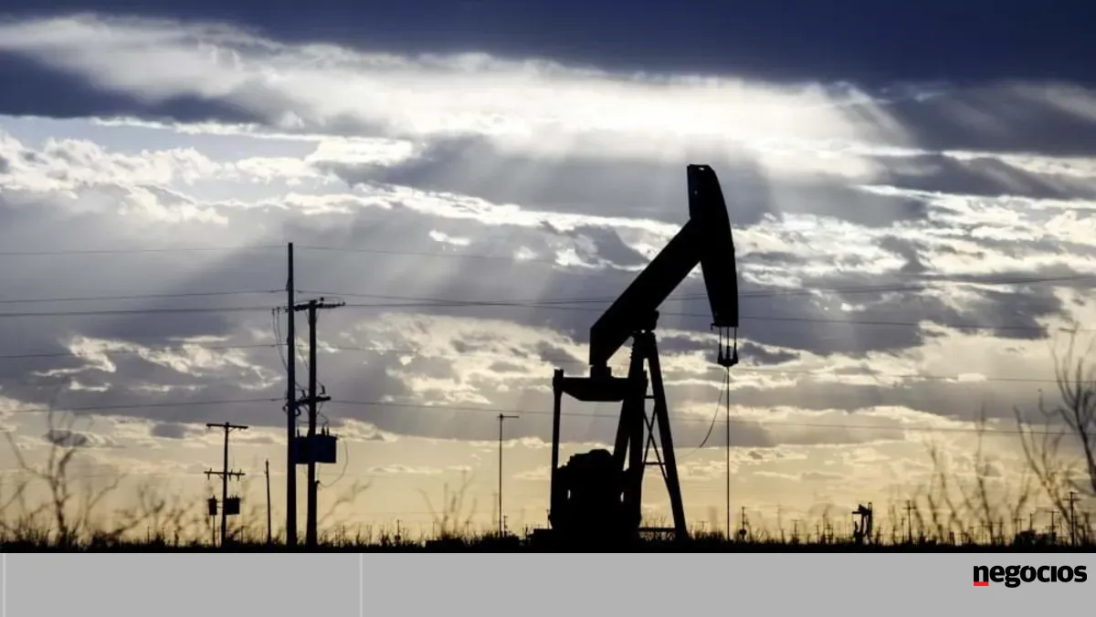 OPEP+ mantém inalterado o nível de oferta de petróleo -