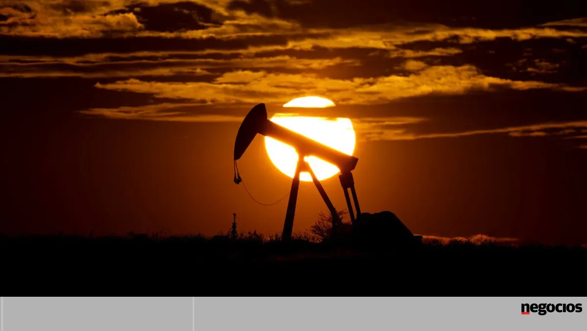 Preços do petróleo estabilizam com acordo na Ucrânia no