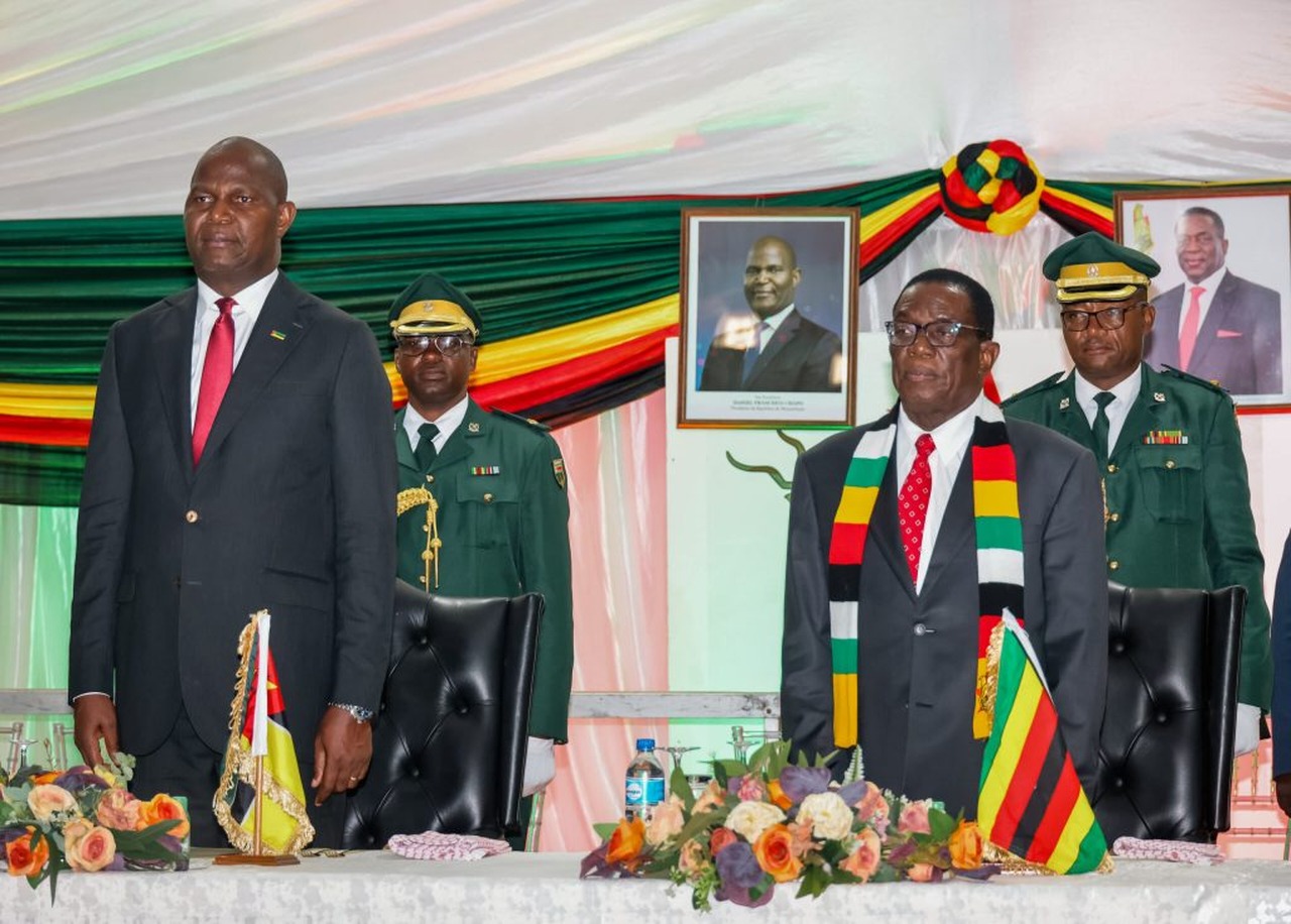 Presidente do Zimbabué Reforça Laços Históricos e Cooperação