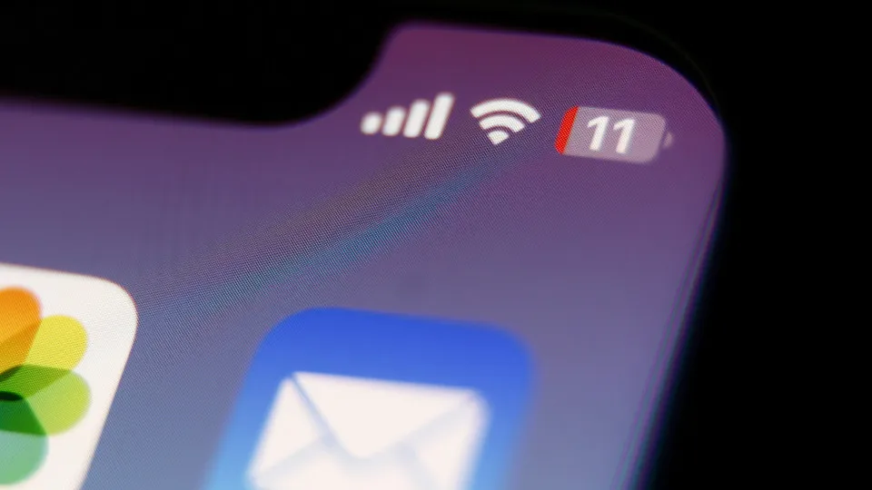 Quer prolongar a 'saúde' da bateria do seu telemóvel? Saiba...