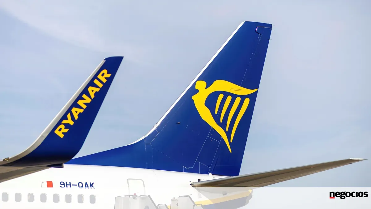 Regulador avisa Ryanair que não pode recusar passageiros sem