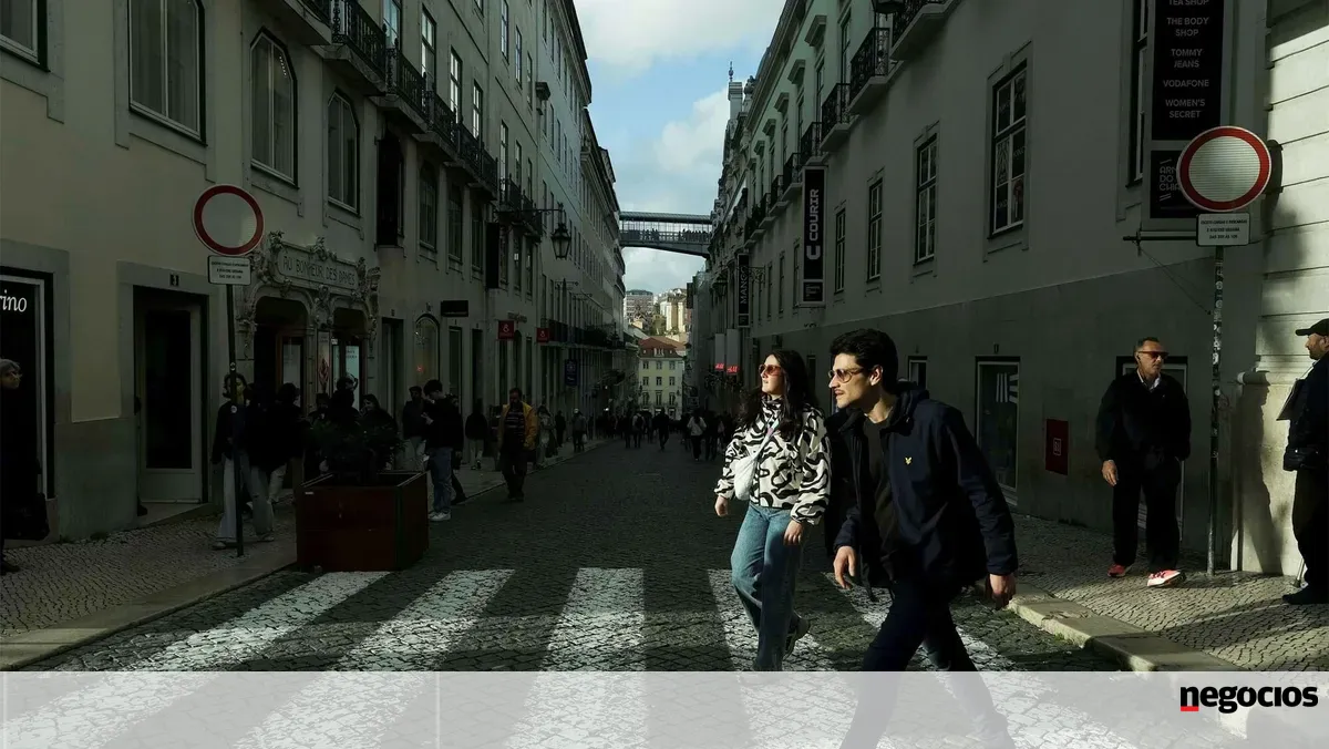 Salários desaceleram, com 2,6% de subida real no terceiro