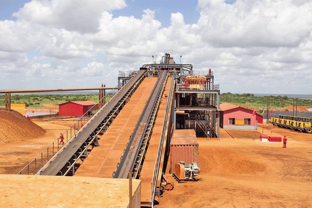 Trabalhadores da Dingsheng Minerals em Gaza paralisam actividades e exigem contratos e salários justos