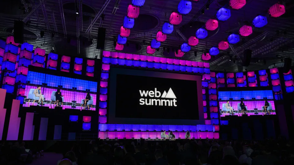 Web Summit alerta para "escassez de pistas para jatos...