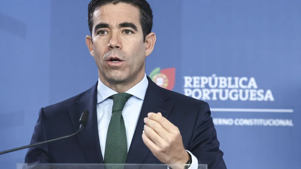 Governo mantém "disponibilidade negocial", mas não