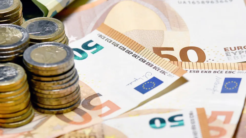 Euribor cai a três, seis e 12 meses depois de novos máximos