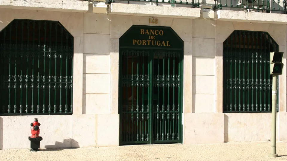 Banco de Portugal melhora previsão do défice orçamental para