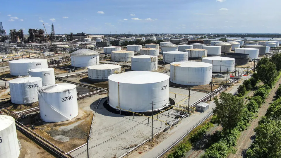 Cotação do Brent para entrega em fevereiro baixa para 61,94