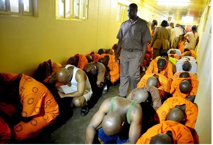 África do Sul:  27 mil prisioneiros estrangeiros poderão ser...