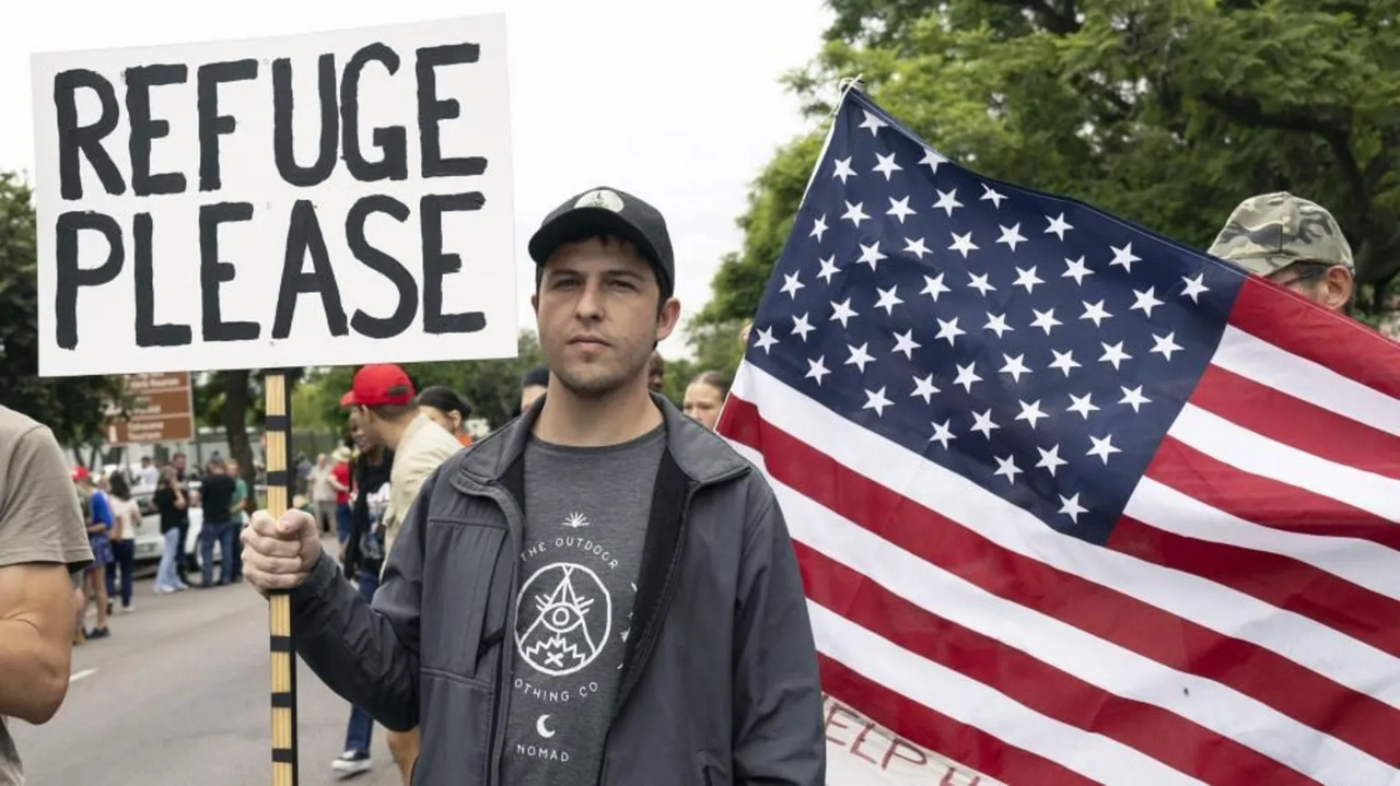 Autoridades Prendem Cidadãos Quenianos Que Trabalhavam em...