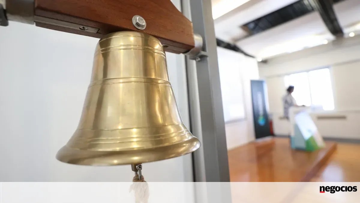 Energia em alta trava peso do papel. PSI na linha d'água -