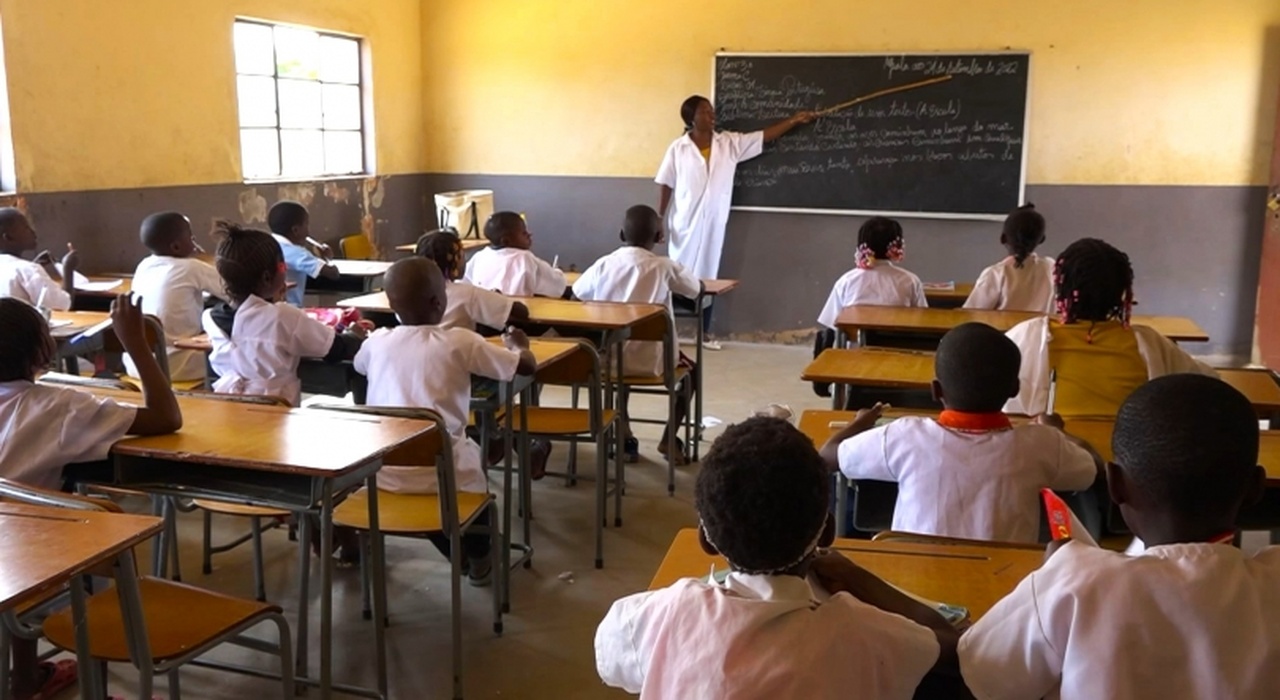 Governo Prevê Contratar Mais de Seis Mil Professores em 2026...