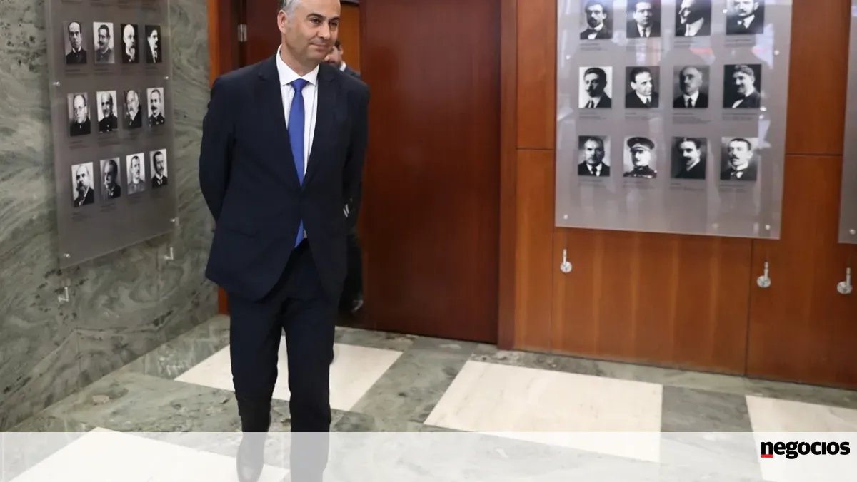 Governo quer dar bolsa extra de 1045 euros para alunos mais