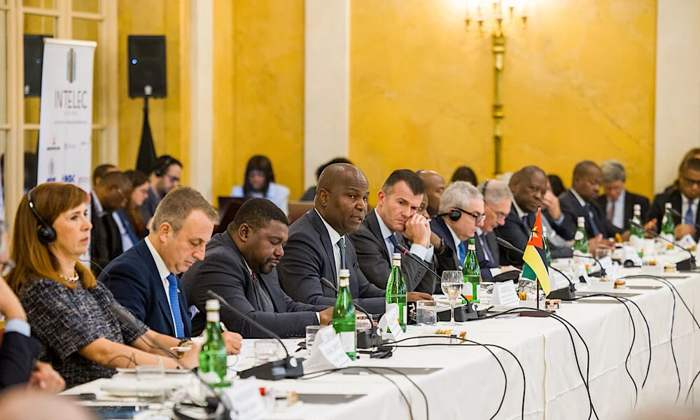 Moçambique e Itália assinam cinco acordos para reforçar