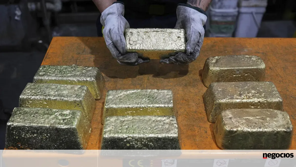 Ouro aproxima-se de máximos históricos. Prata em novo