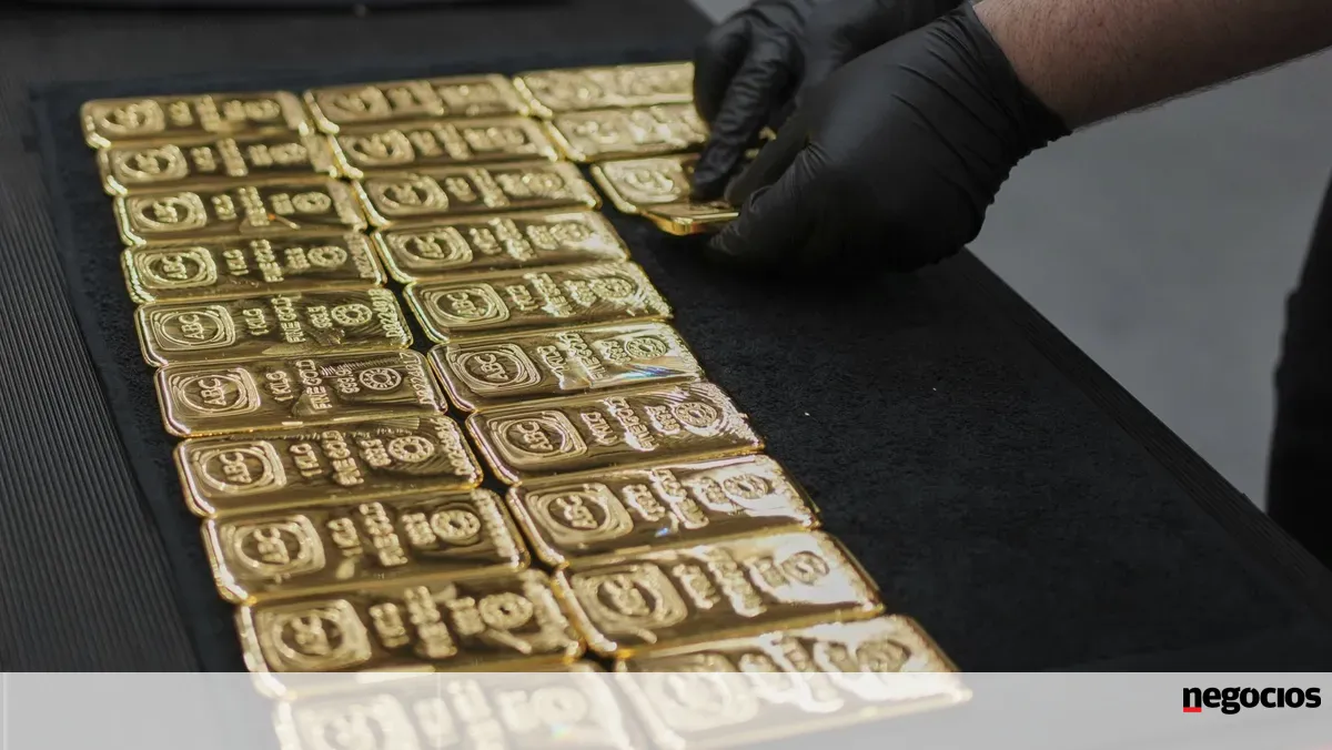 Ouro escorrega após Fed cortar juros. Petróleo cede com