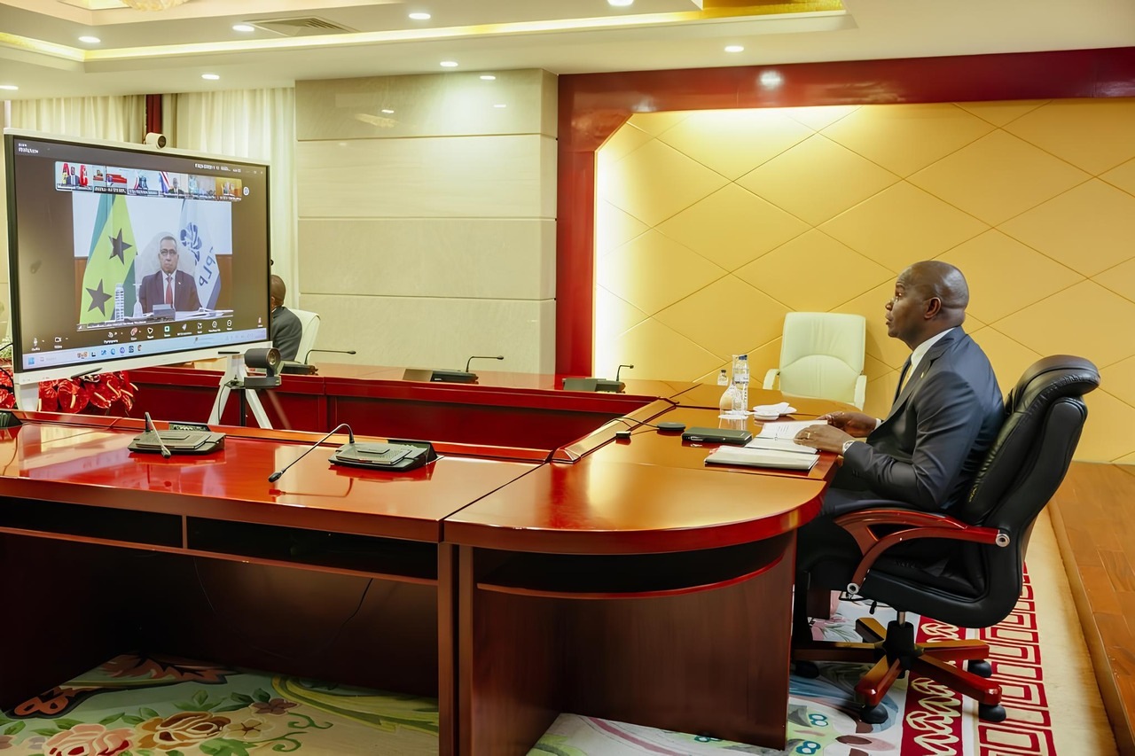 PR Vota a Favor da Suspensão da Guiné-Bissau Das Actividades...