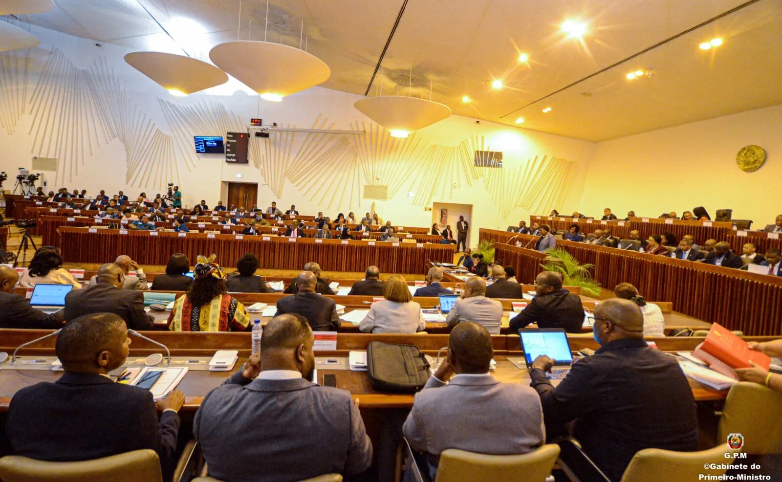 Parlamento aprova nova lei para o Sistema Nacional de Saúde