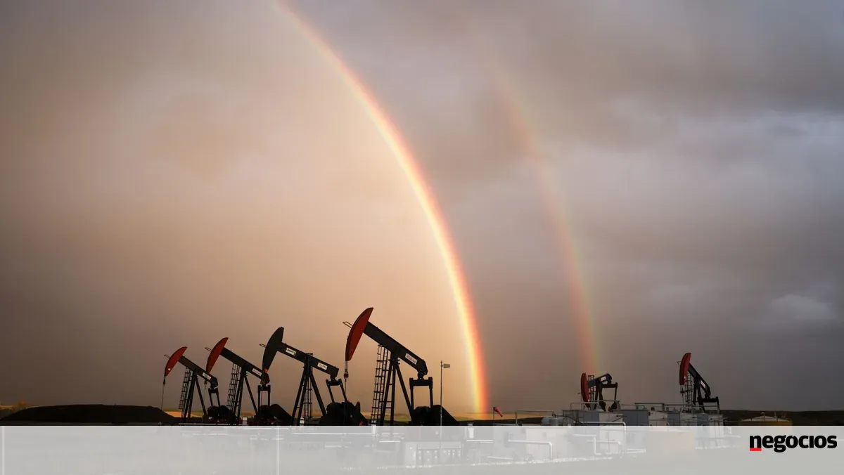 Petróleo desvaloriza e caminha para segunda semana seguida