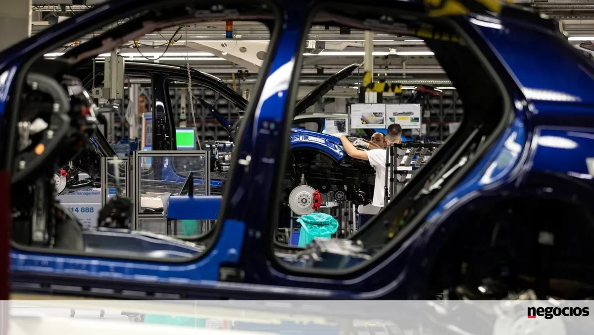 Produção automóvel trava no mês, mas acelera no total do ano