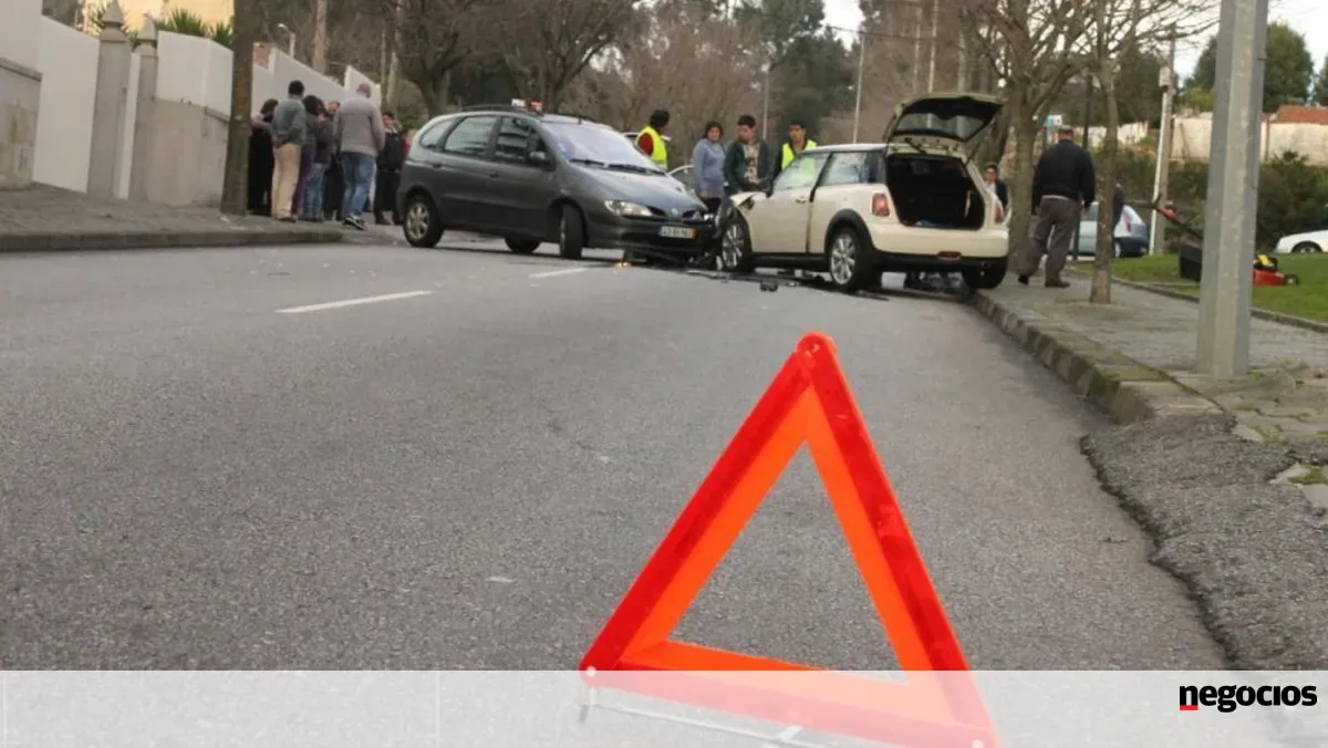 Triângulos dos carros têm os dias contados em Espanha. Luz
