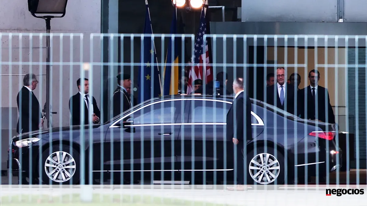 Zelensky assume abrir mão da adesão à NATO para tentar