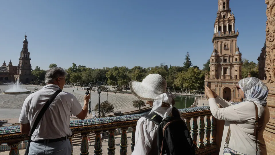 Espanha regista recorde de turistas em 2025. Foram 97