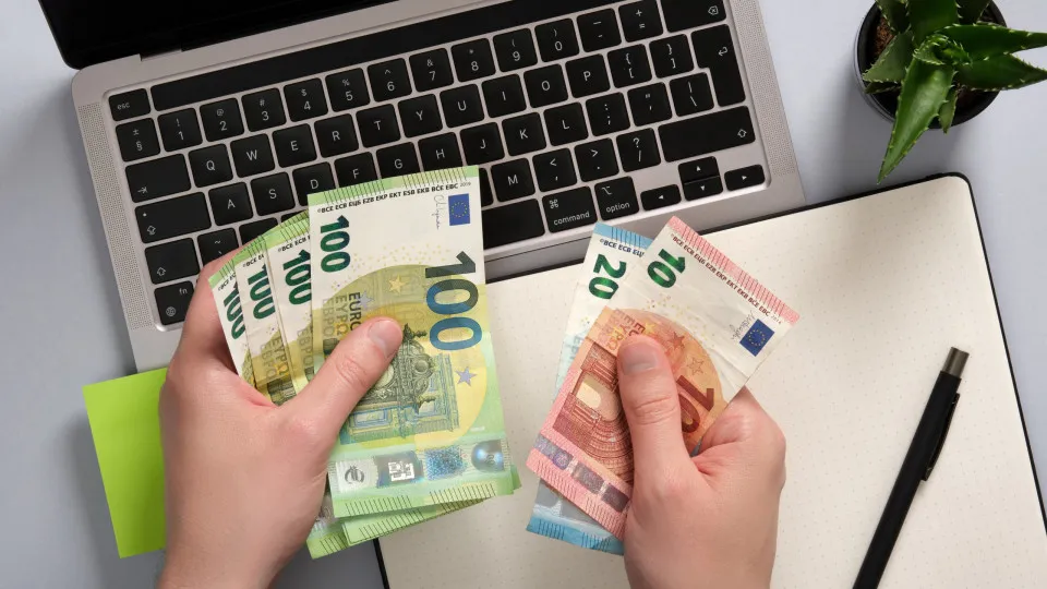 Subsídios de férias e Natal: Não se esqueça das prestações