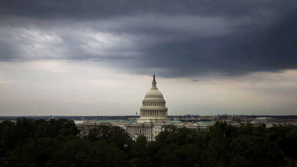 Estados Unidos em paralisação orçamental, mas espera-se fim