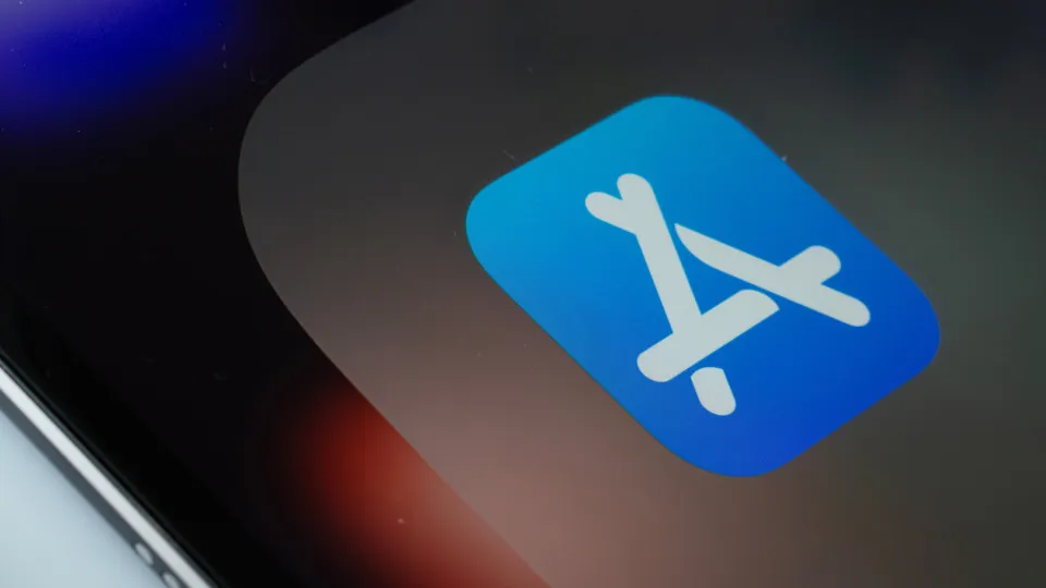 Apple vai exibir mais publicidade na App Store já em 2026