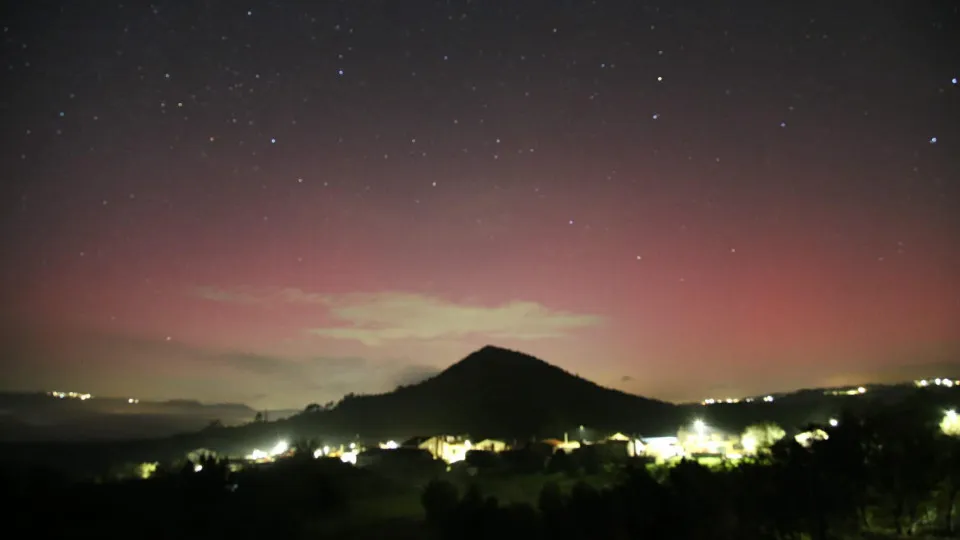 Auroras boreais registadas em Portugal após grande...