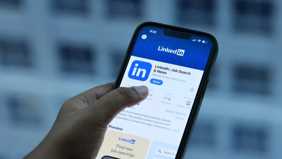 Austrália pondera incluir LinkedIn em proibição para menores...