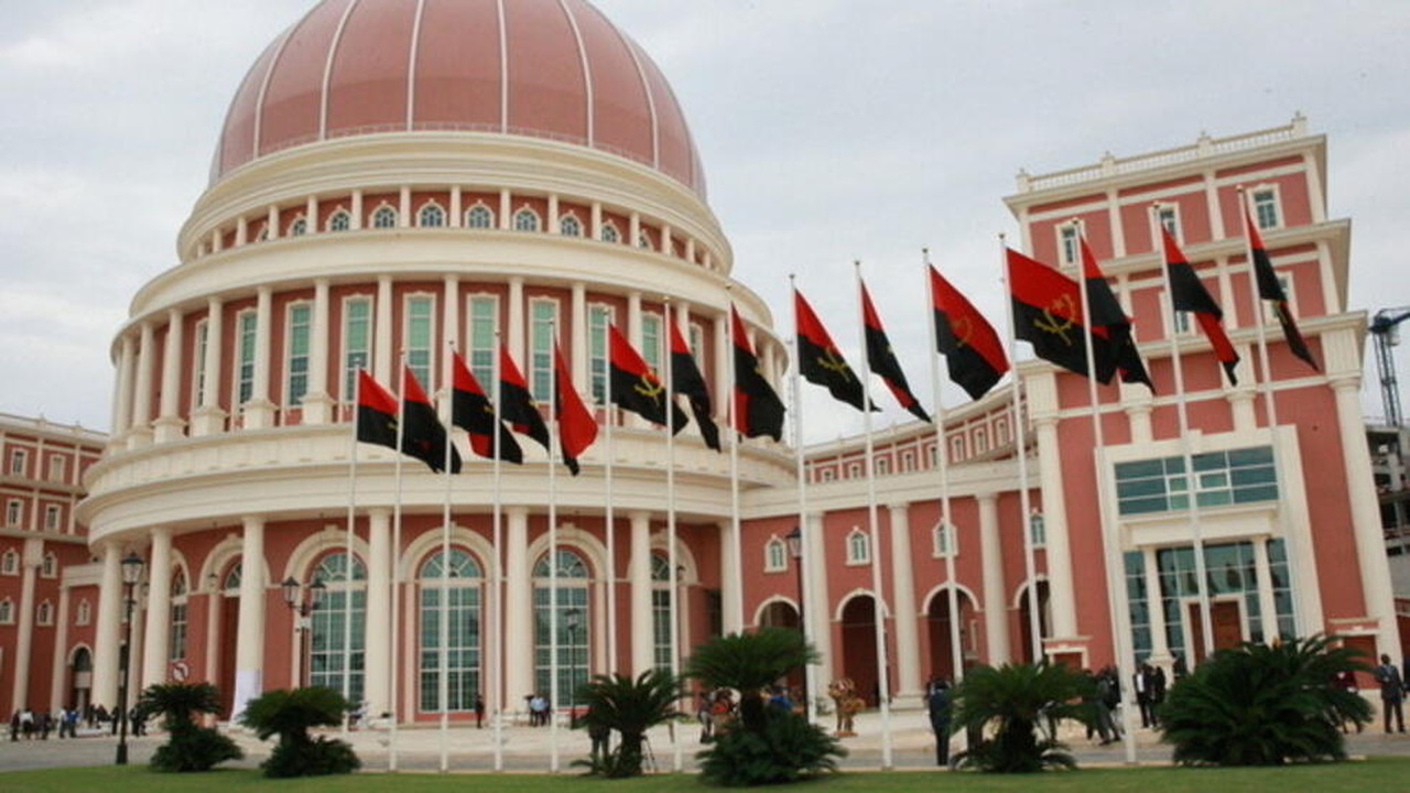 Banco Central Defende Aumento da Produção Interna Para...