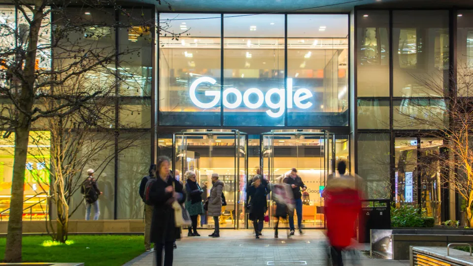 Bruxelas abre processos para Google cumprir obrigações de...