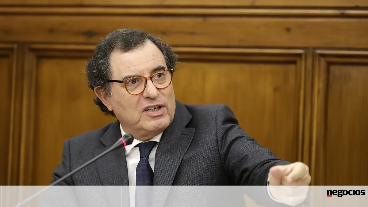 Castro Almeida clarifica que revisão laboral não cai sem